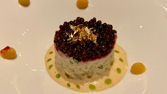 Restaurant Guy Savoy signature dishes Colors of Caviar
Iberico Pork Presa, Potato Two Ways, Tomato, Saffron
“Sealand” A5 Japanese Wagyu Beef, Lobster, Vegetables Tian, Lobster Bordelaise